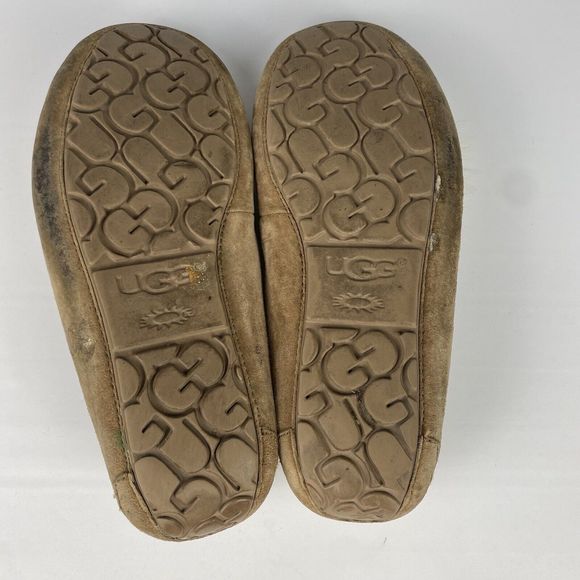 UGG DAKOTA POM POM CHESTNUT SUEDE MOCCASINS WOMEN`S SLIPPERS SIZE 10 US - Picture 10 of 12